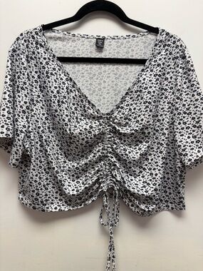4 for $25 🖤🤍 SHEIN Curve Ruched Crop Top Size 3XL 🤍🖤